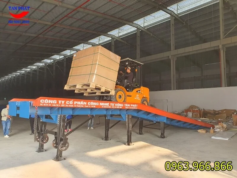 Cầu xe nâng 2 khúc cầu, dài 12m