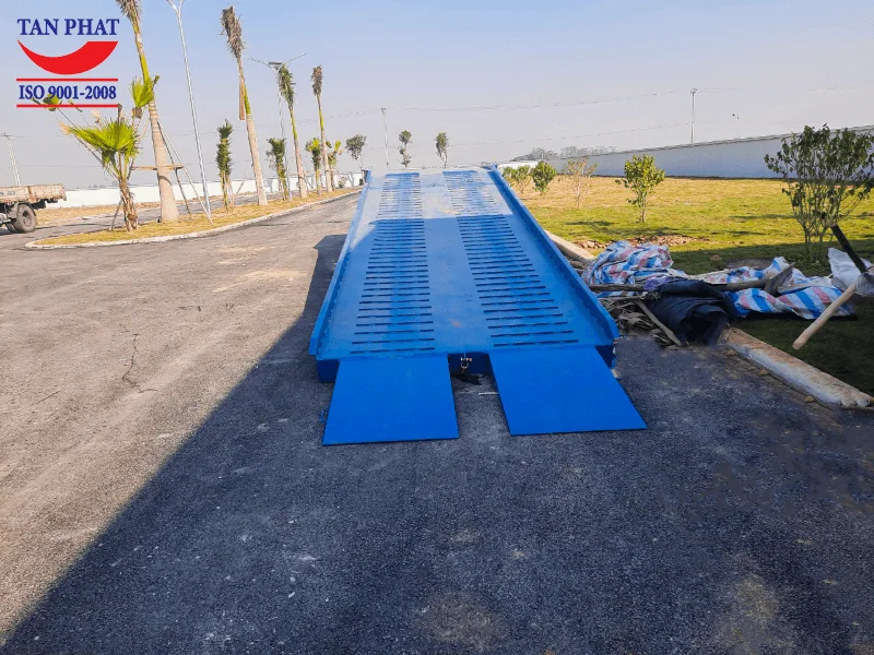 Mặt cầu kết hợp tôn nhám chống trượt 5mm và thép phi gân