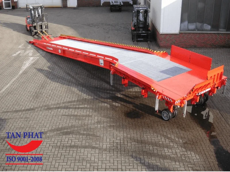 Cầu dẫn xe nâng có 3 mặt ra xe container