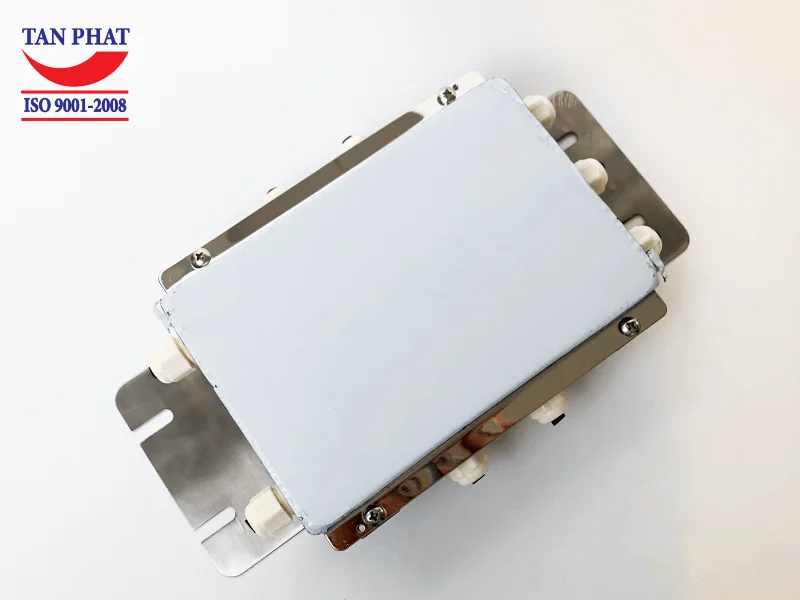 Hộp nối tín hiệu 8 cổng Analog - JXHG05-8-S có 8 đầu vào và 1 đầu ra, cho phép kết nối 8 loadcell và 1 đầu cân hiển thị
