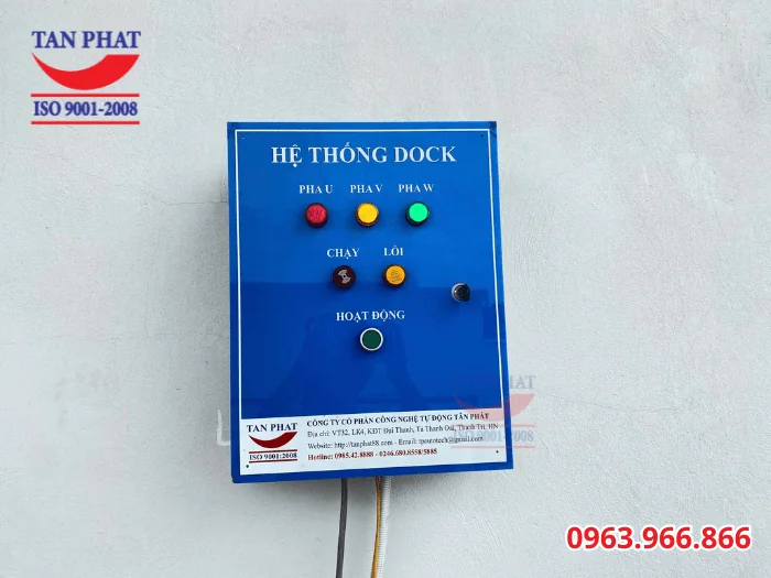 Tủ điện điều khiển hoạt động của toàn bộ dock