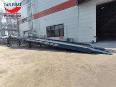 Các yếu tố ảnh hưởng đến giá cầu dẫn xe nâng lên container